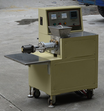 擠條機在工業生產中的應用